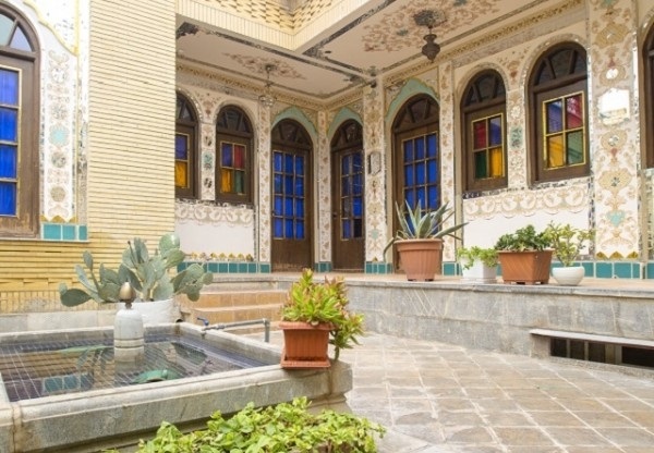 فضای بیرونی هتل طلوع خورشید اصفهان